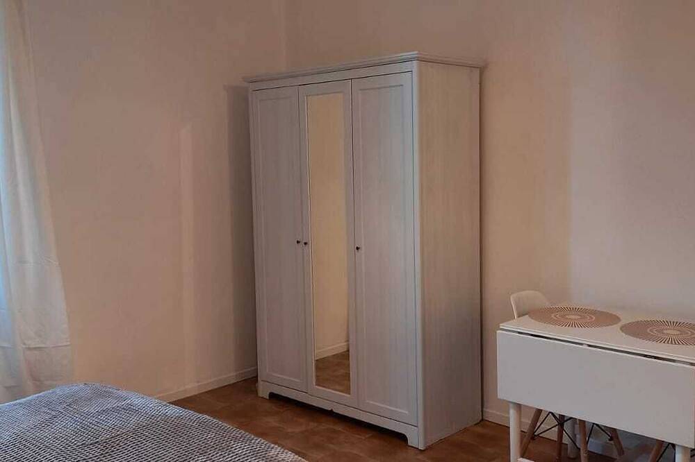 Geheel appartement, Studio apartment a few km from Salò near Lake Garda in Roè Volciano, Garda Bergen