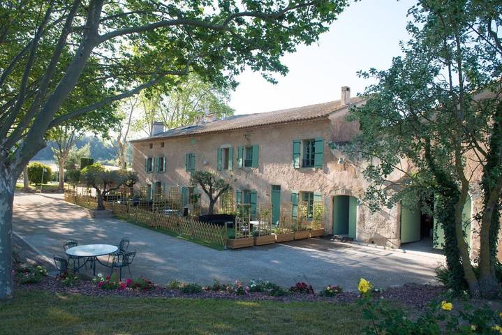 Maison d’hôte pour 14 personnes, avec Terrasse et Jardin ainsi que Piscine et Vue à Ouveillan