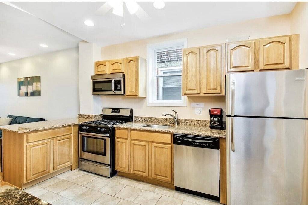 Ganze Wohnung, Geräumige Wohnung w. Blick auf die Stadt Dachterrasse in Passyunk Sq in Philadelphia, Philadelphia County