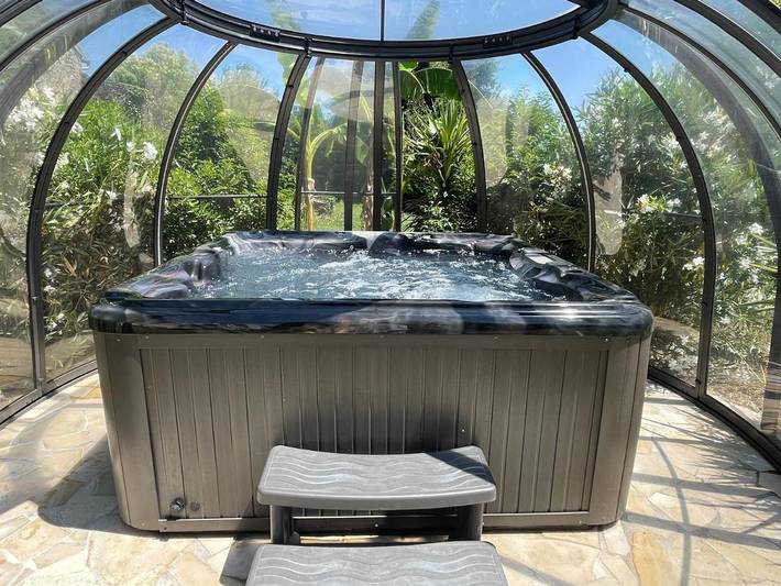 Location de vacances pour 4 personnes, avec jacuzzi ainsi que jardin et piscine dans Cubzac-les-Ponts - 3