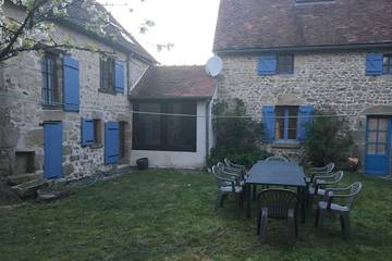 Agriturismo pour 8 personnes, avec jardin dans Bussière-Dunoise