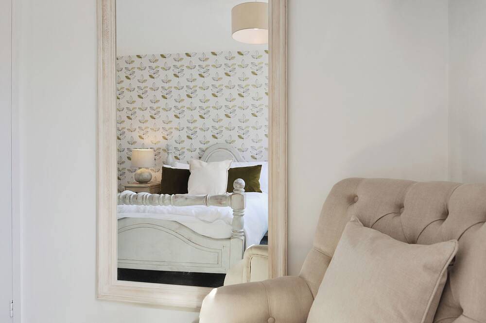Large 2-Br  • City Home  • Free Parking  • Sleeps 6 in Hereford, Herefordshire