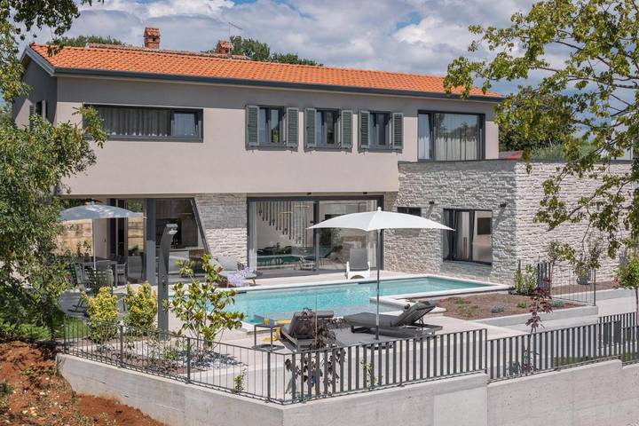 Villa für 8 Personen, mit Garten und Pool sowie Ausblick und Kinderpool in Poreč