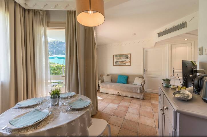 Location de vacances pour 4 personnes, avec terrasse ainsi que jardin et vue sur le lac à Duingt