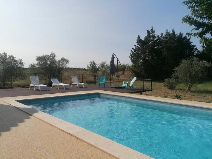Location de vacances pour 6 personnes, avec terrasse et piscine à Jonquières-Saint-Vincent