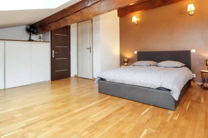 Location de vacances pour 10 personnes, avec terrasse et jardin à Divajeu - 4