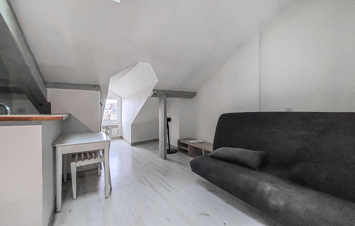 Geheel vakantieappartement, Gezellig appartement vlak bij een restaurant, de rivier en het meer, met parkeergelegenheid in Blois, Blois en omgeving