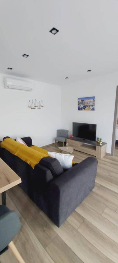 Appartement entier, One-Bedroom Apartment in Peri, Région d'Ajaccio