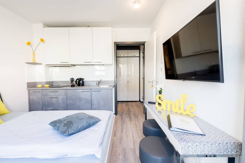 Ganze Wohnung, Feines Terrassen-Apartment (1-2 P.) mit Zitronenfeeling + gratis Parkplatz! in Bensheim, Bergstraße