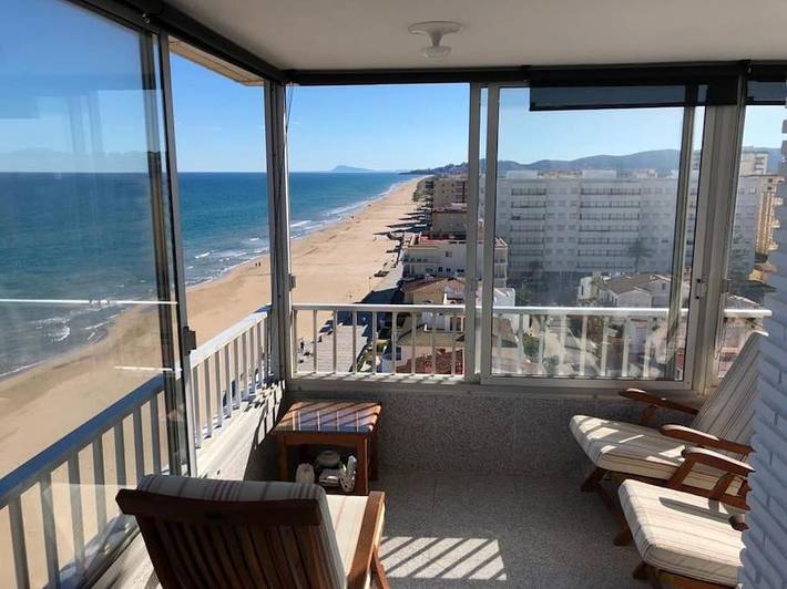 Gîte pour 6 personnes, avec Balcon et Terrasse ainsi que Piscine et Vue dans Mareny Blau