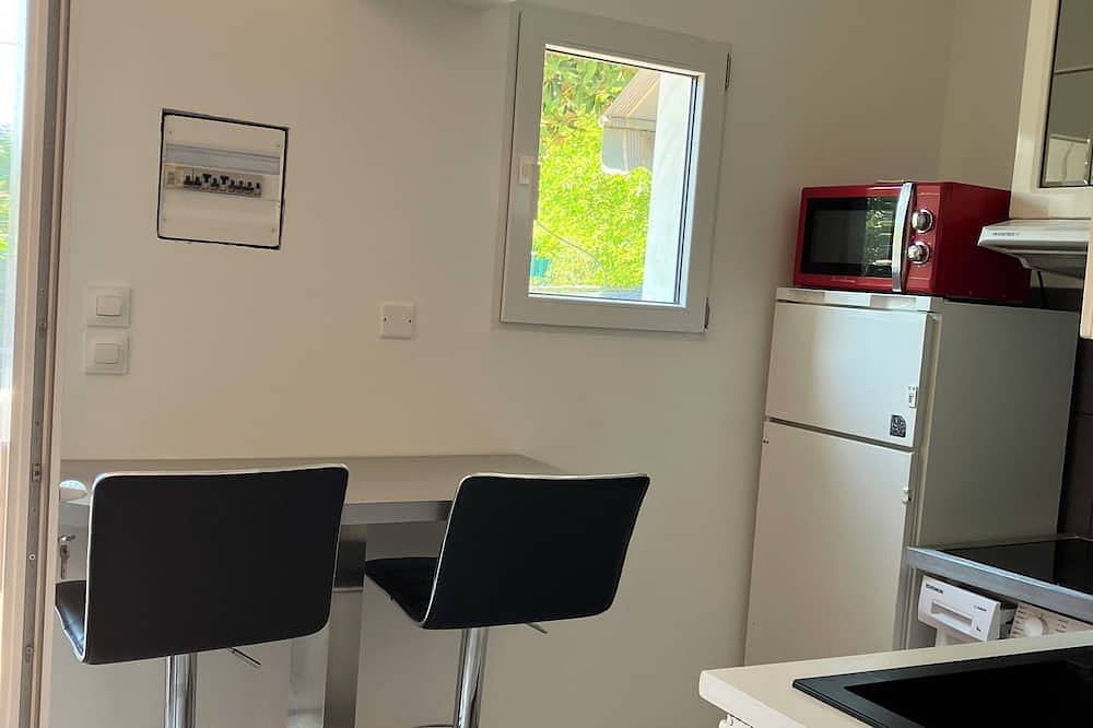 Entire apartment, Studio in villa on the Côte d'Azur in Roquefort-les-Pins, Cannes region