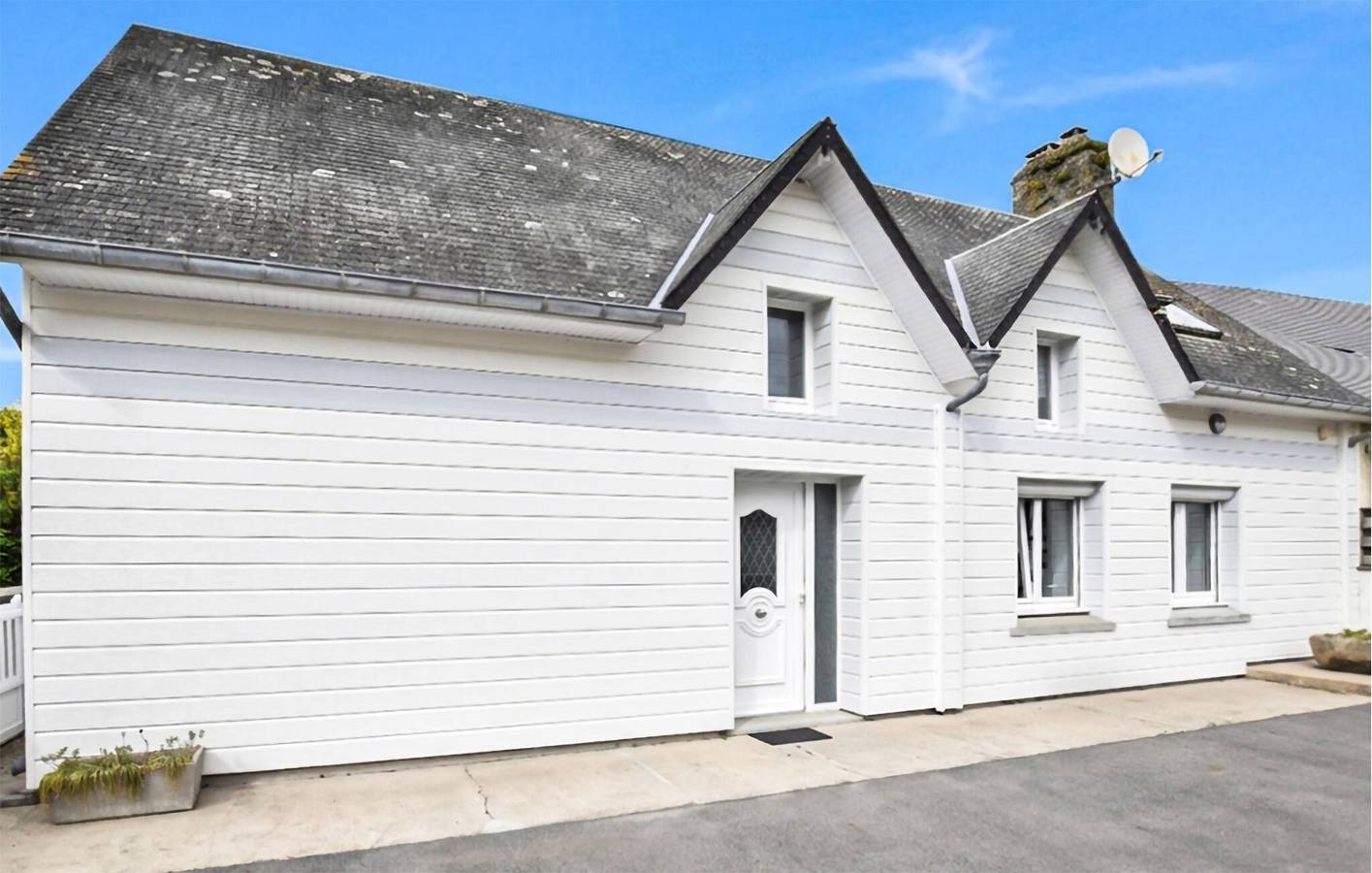 Spacieux appartement de 2 chambres : à 2,5 km de la plage, Wi-Fi et parking inclus in Bricqueville-sur-Mer, Région de Coutances