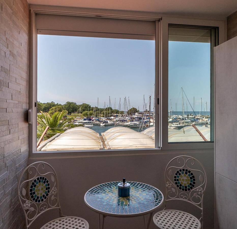 Ganze Wohnung, Lovely apartment near the beach with a sea view in Červar-Porat, Cervar