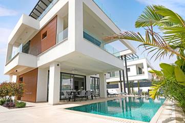 Villa für 6 Personen, mit Balkon und Pool sowie Garten auf Zypern