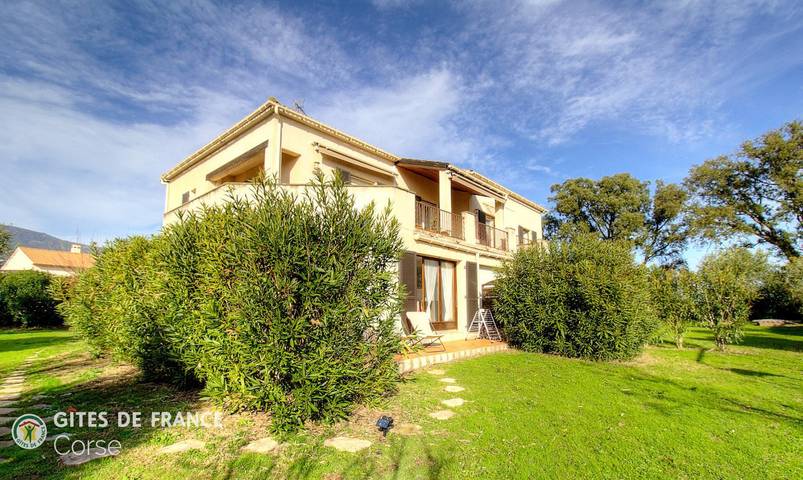 Gîte pour 4 personnes, avec Terrasse ainsi que Jardin et Vue à Lucciana