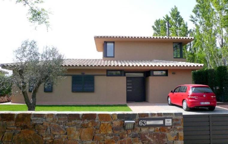 Apartamento de vacaciones para 7 personas, con Jacuzzi y Terraza además de Piscina y Sauna en Torremirona