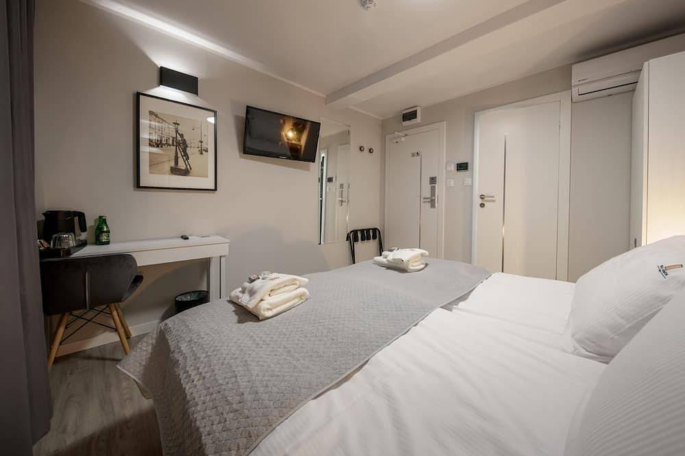 2-person hotel rooms close to the Warsaw airport in Warsaw, Masovia