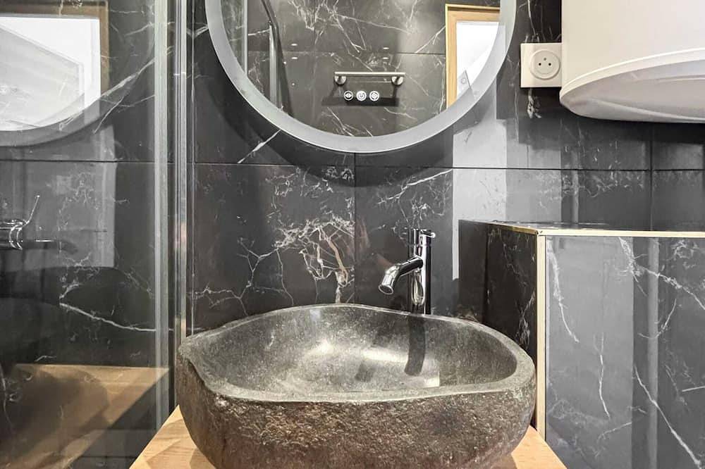 Entire apartment, Hoche A 12 - Studio Apartment, Sleeps 2 in Le Pré-Saint-Gervais, Seine-Saint-Denis