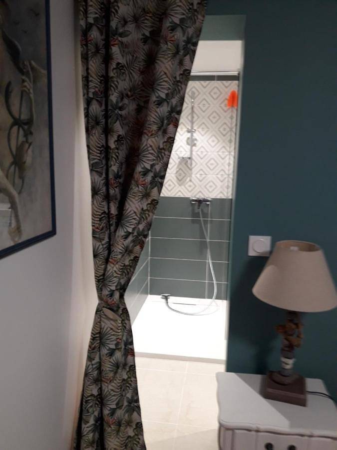 Chambre d’hôte pour 2 personnes, avec jardin et terrasse ainsi que vue et piscine à Tourtour - 4