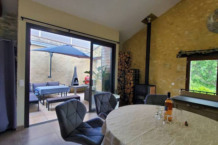 Location de vacances pour 6 personnes, avec terrasse, animaux acceptés à Laurens