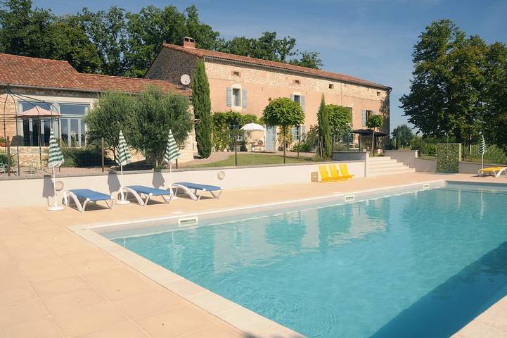 Gîte pour 4 personnes, avec Terrasse et Jardin à Cahuzac-sur-Vère