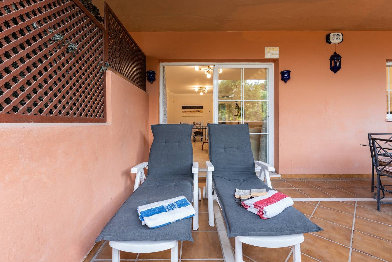 Apartamento entero, Apartamento "Pino Golf Garden" con piscina, Wi-Fi, jardín y terraza in Marbella Este, Marbella