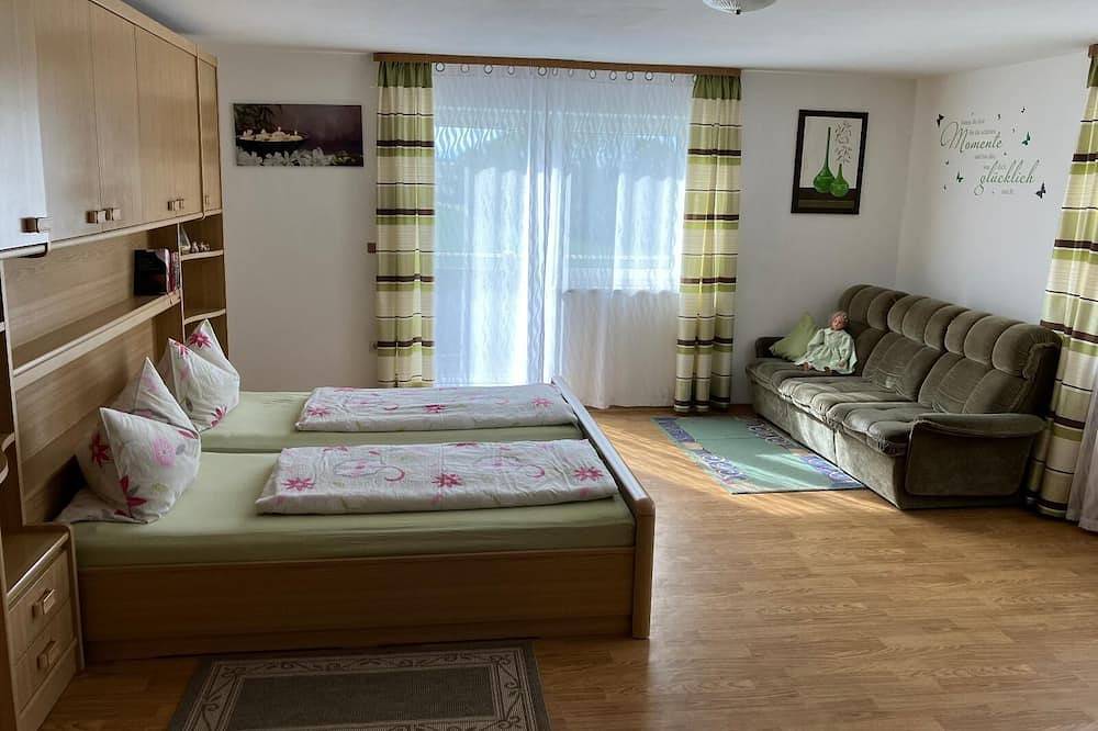 Ganze Wohnung, Ferienwohnung mit großem Balkon in Neukirchen beim Heiligen Blut, Ostbayern