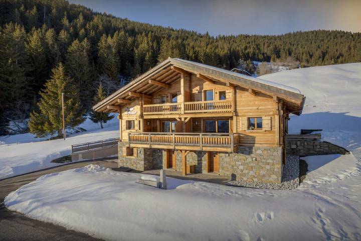 Chalet pour 8 personnes, avec Balcon et Jacuzzi ainsi que Terrasse et Jardin à Manigod - 3