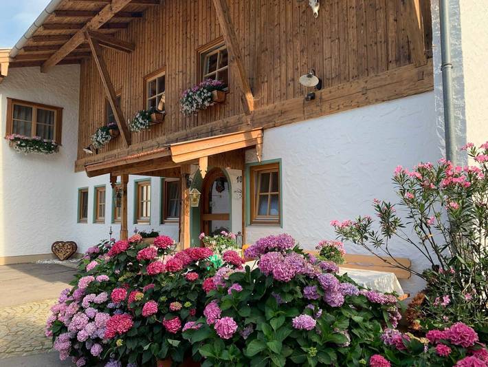 Ferienhaus für 2 Personen, mit Garten und Terrasse sowie Sauna und Ausblick, kinderfreundlich in Gmund