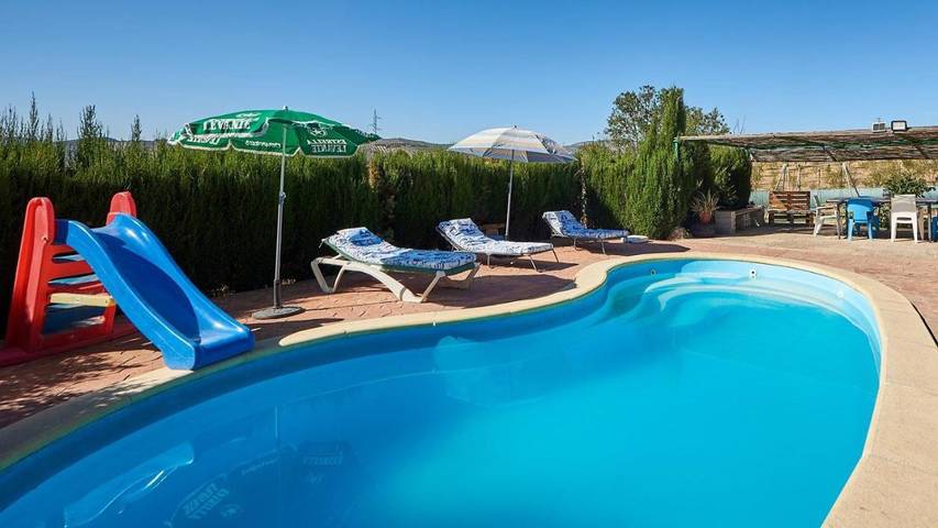 Casa rural para 10 personas, con Terraza y Piscina en Colomera