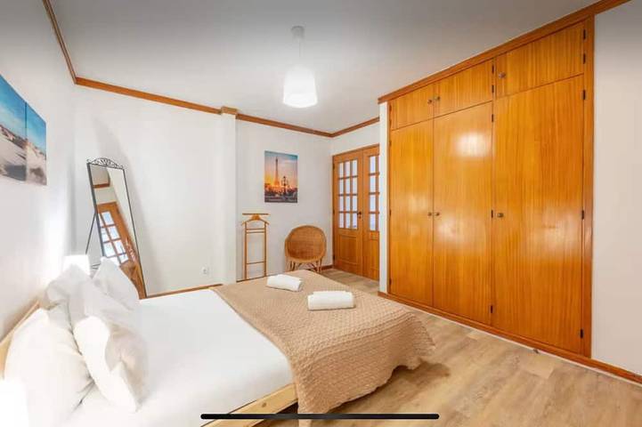 Appartement entier, Sunny Cascais Apartment 5min stroll to the Beach in Cascais e Estoril, Costa de Lisboa