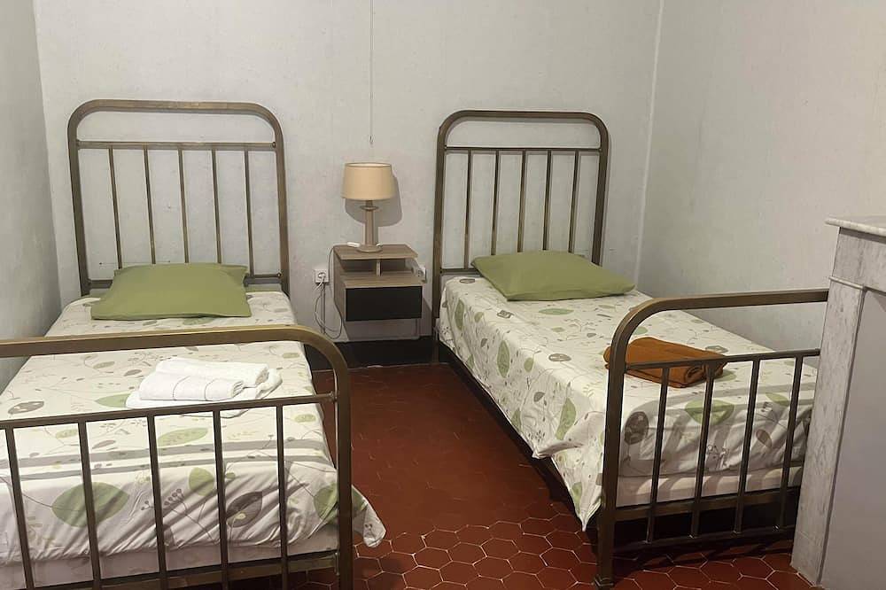 House with night parking in Ollioules, Toulon region