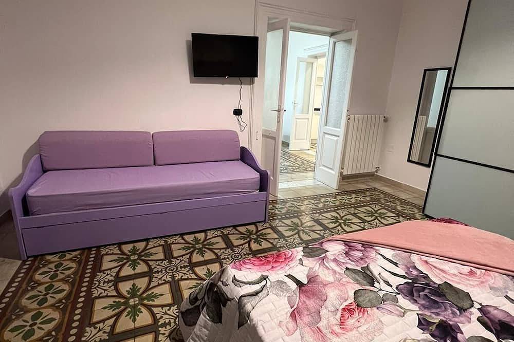 Apartamento entero, Spacious apartment within walking distance of the city center. in Taranto, Golfo de Tarento