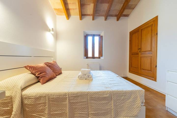 Petita des Llombards charmante Finca direkt im Ort Es llombards mit Hof und Pool in Es Llombards, Santanyí