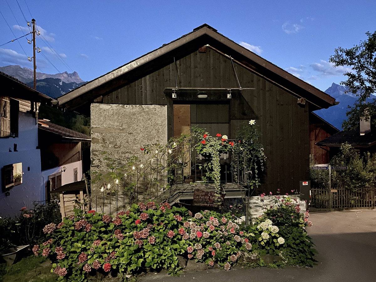 Maison d'hôtes "La Petite Grange" - Maison de Vacances in Ollon (Villars-sur-Ollon), Alpes Vaudoises