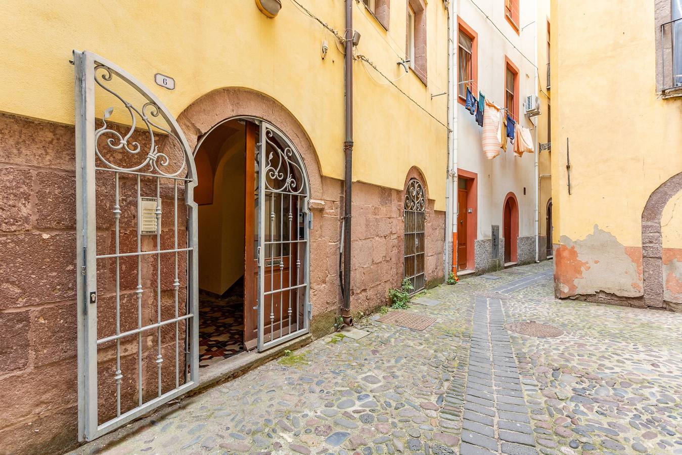 Ganze Wohnung, Ferienwohnung 'La Dimora' mit Balkon und Wlan in Bosa, Planargia