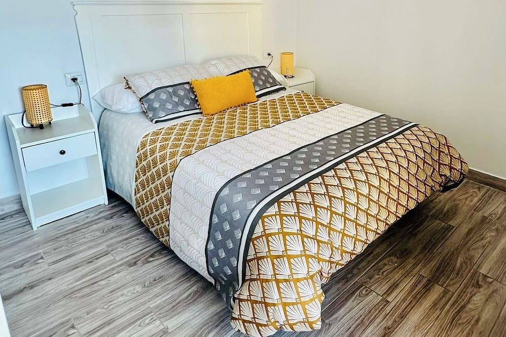 Entire apartment, Bright apartment with terrace, swimming pool and sea in Costa del Silencio, Arona