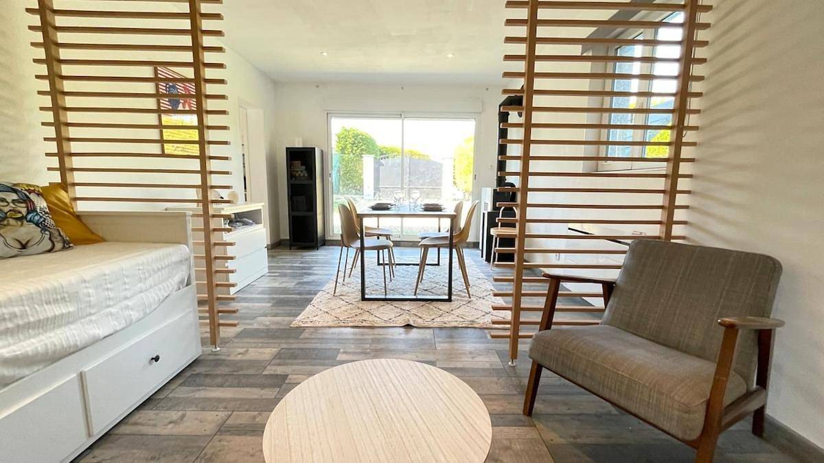 Charmante maison avec jardin privé et clos in Mézériat, Région de Bourg-en-Bresse