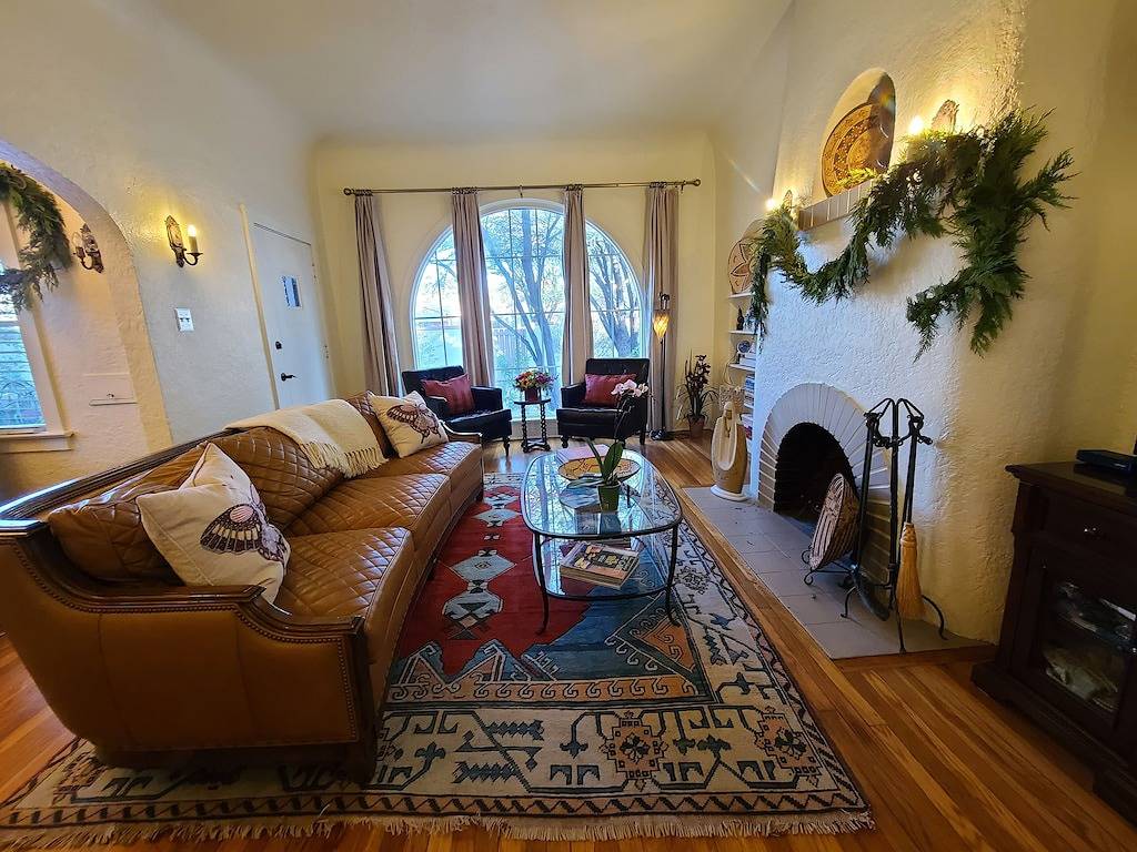 Wildblumen blühen von ~ 1920 Sam Hughes Casita ~ Villa Blanca Mariposa in Tucson, Pima County