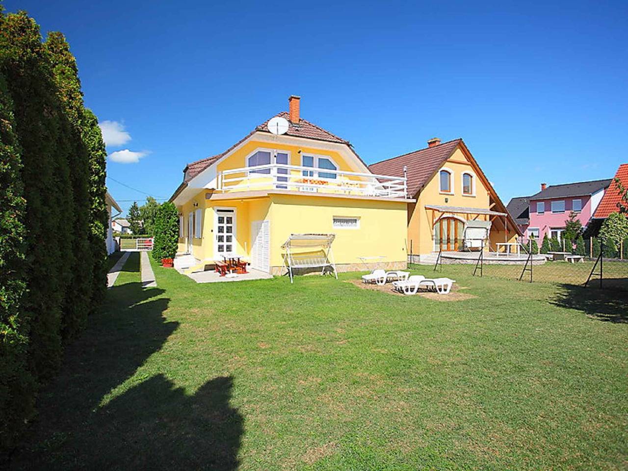 Casa vacanze con piscina e Internet in Balatonlelle, Riva Meridionale del Lago Balaton