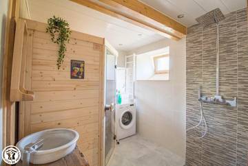 Gîte pour 10 Personnes dans Saint-Sauves-d'Auvergne, Région de Besse-et-Saint-Anastaise, Photo 4