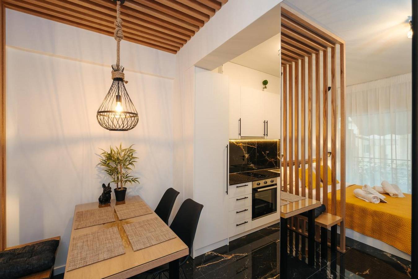 Ganze Wohnung, Ferienwohnung 'Mantisses 4 Studio' mit Balkon, Wi-Fi und Klimaanlage in Kalamata, Messenien