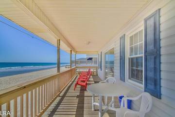 Vacation House for 8 Guests in Surf City, Topsail Island, Picture 2