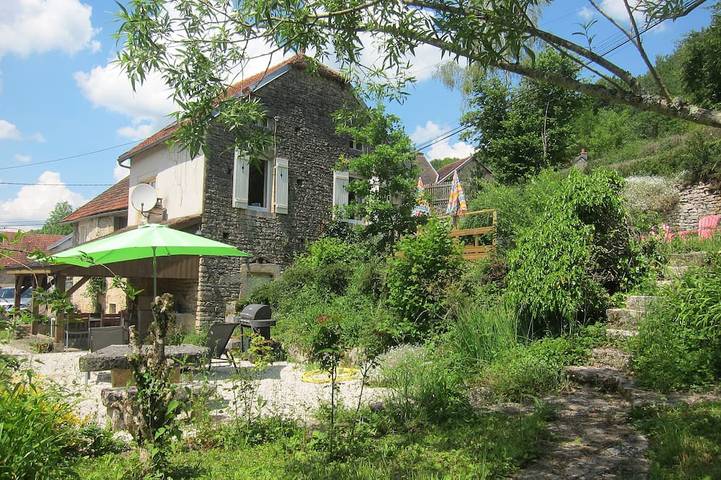 Location de vacances pour 4 personnes, avec terrasse et jardin à Frôlois