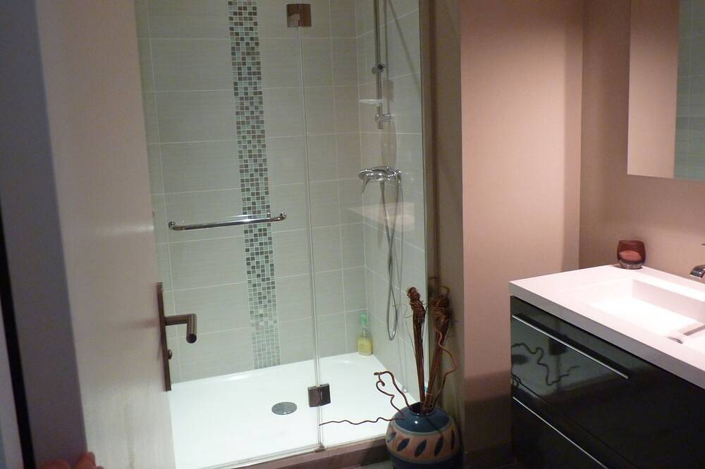 Suite parentale avec salle de bain privative et petit déjeuner chez l'habitant in Caen, Région de Caen