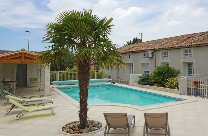 Location de vacances pour 2 personnes, avec jardin à Semussac