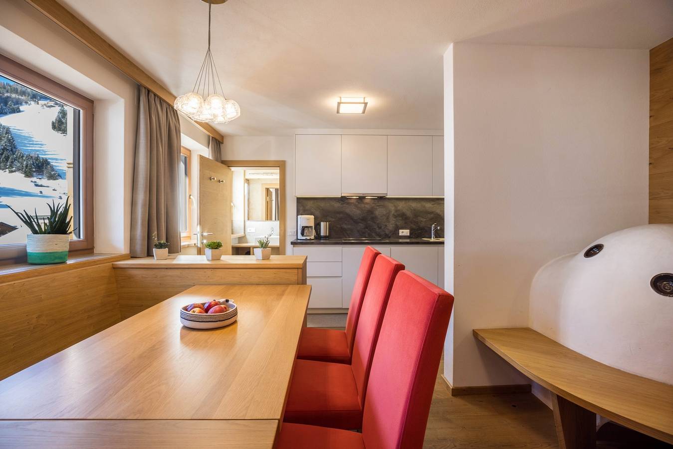 Appartamento intero, Appartamento "Rosalpina 2" nel cuore dell'area sciistica con vista sulle montagne, Wi-Fi e balcone in San Vigilio di Marebbe, Marebbe