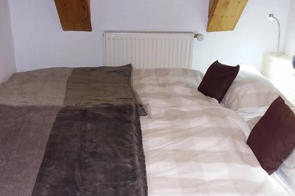 Ganze Wohnung, Gemütliche Ferienwohnung (92qm) mit Kaminofen und Balkon in Bürgstadt, Fränkisches Weinland