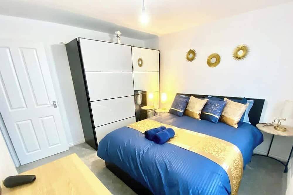 Stylish 4Br Contractor Home - Garden & Parking in Warwickshire