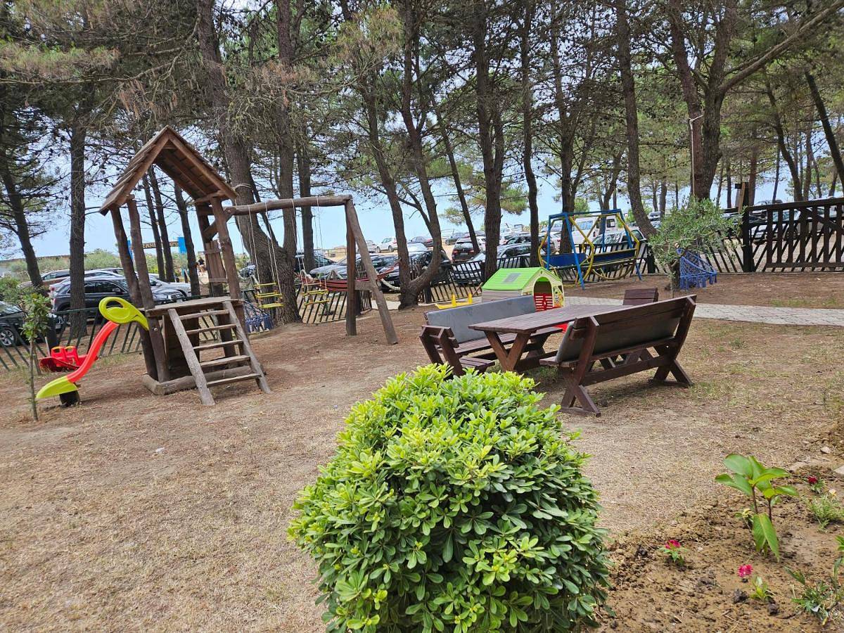 Saranda Beach Bungalow in Donji Štoj, Opština Ulcinj
